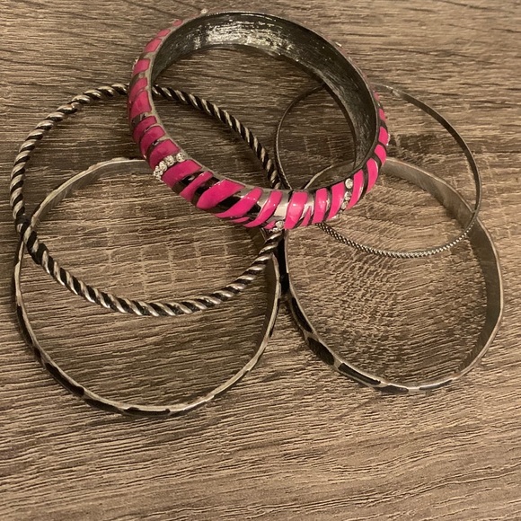 Bundle of 5 Buckle bracelets - Picture 3 of 11
